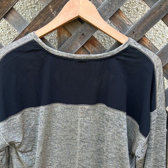 Calvin Klein VGUC long sleeved top silver like colour with gold splatter look - Picture 7 of 15